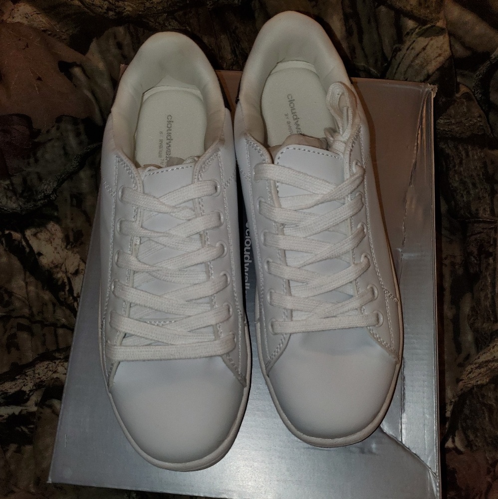 Cloudwalkers tennis shoes